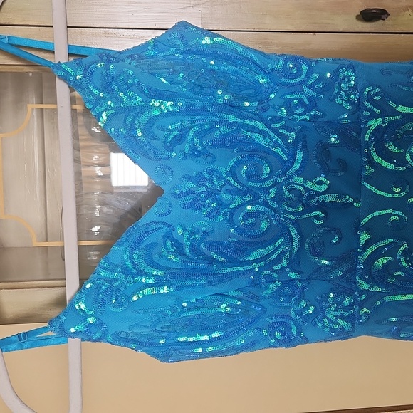 B. DarlinPatterned Sequin V-Neck Spaghetti Strap Open Back Dress - Picture 6 of 11